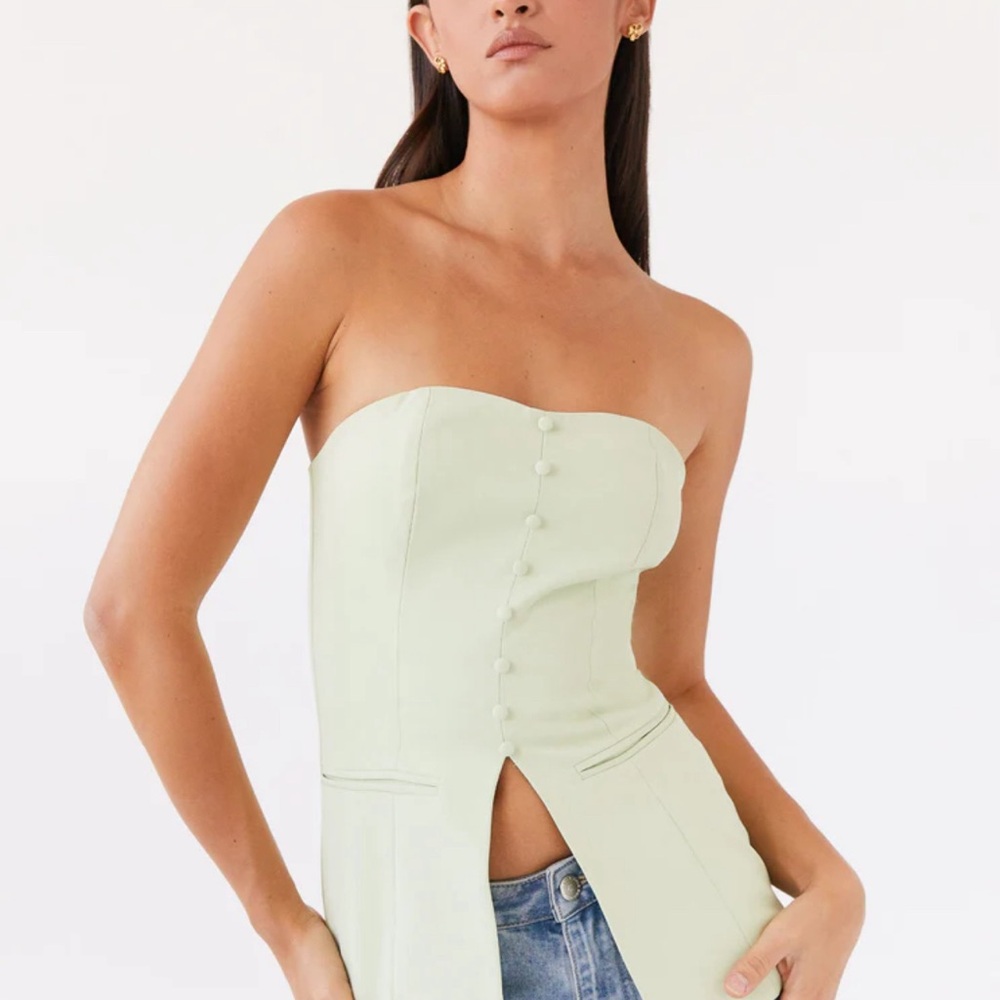 Stylish Strapless Buttoned Top
